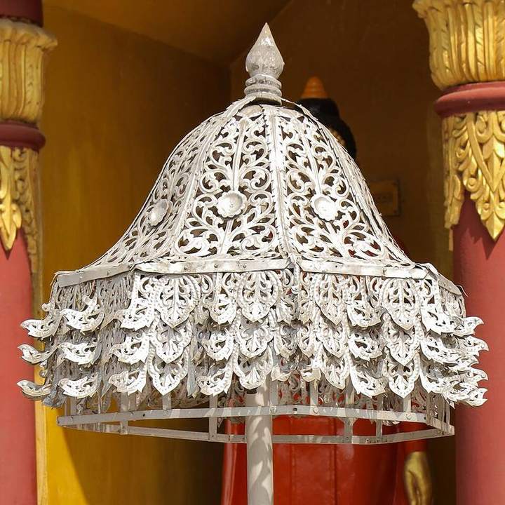 বান্দরবানের স্বর্ণমন্দিরের কারুকাজ