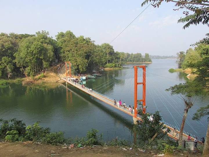 কাপ্তাই লেকের ওপর রাঙ্গামাটির ঝুলন্ত সেতু