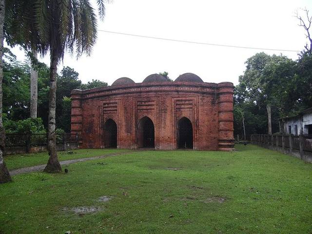 নয় গম্বুজ মসজিদ