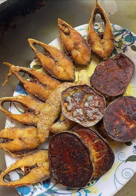 মাওয়া ঘাটের ইলিশ ভাজা, লৌহজং, মুন্সীগঞ্জ