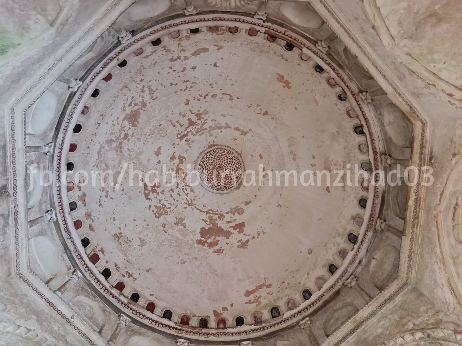 জ্বীন মসজিদ: ছবি ৩