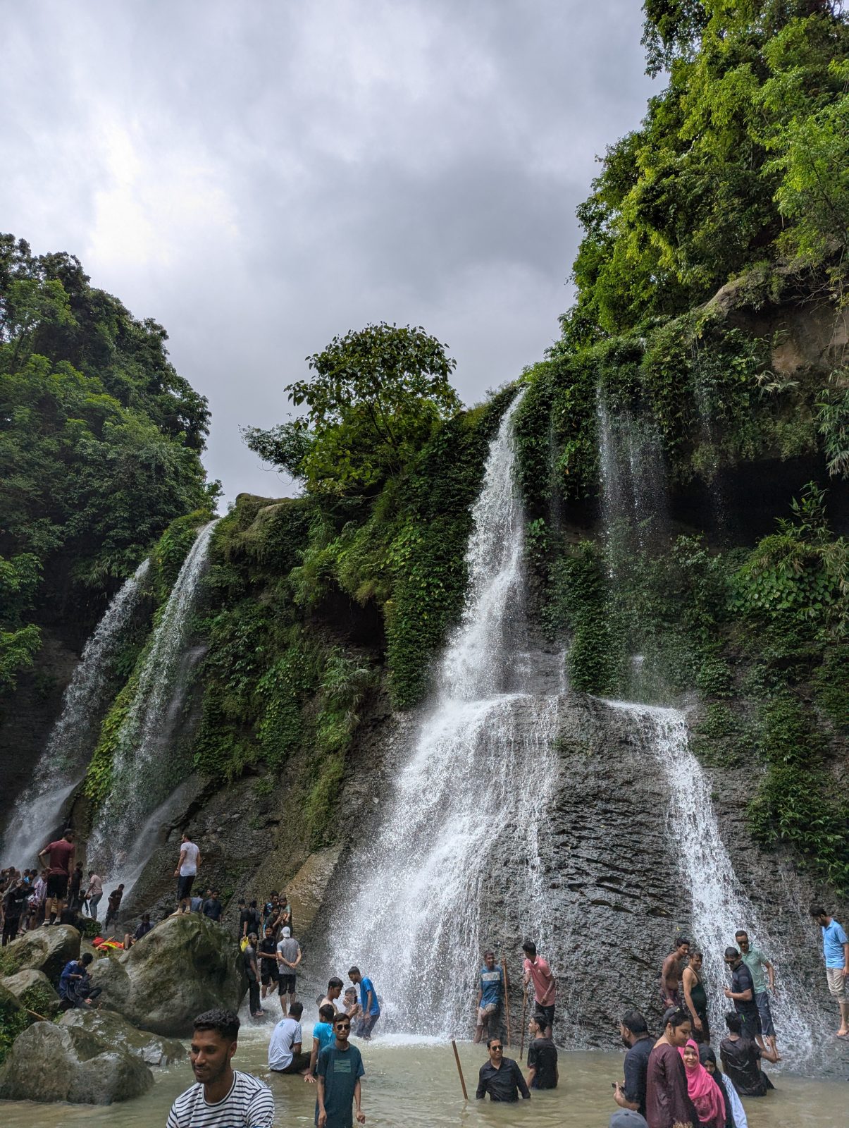 সহস্রধারা ঝর্ণা: ছবি ২