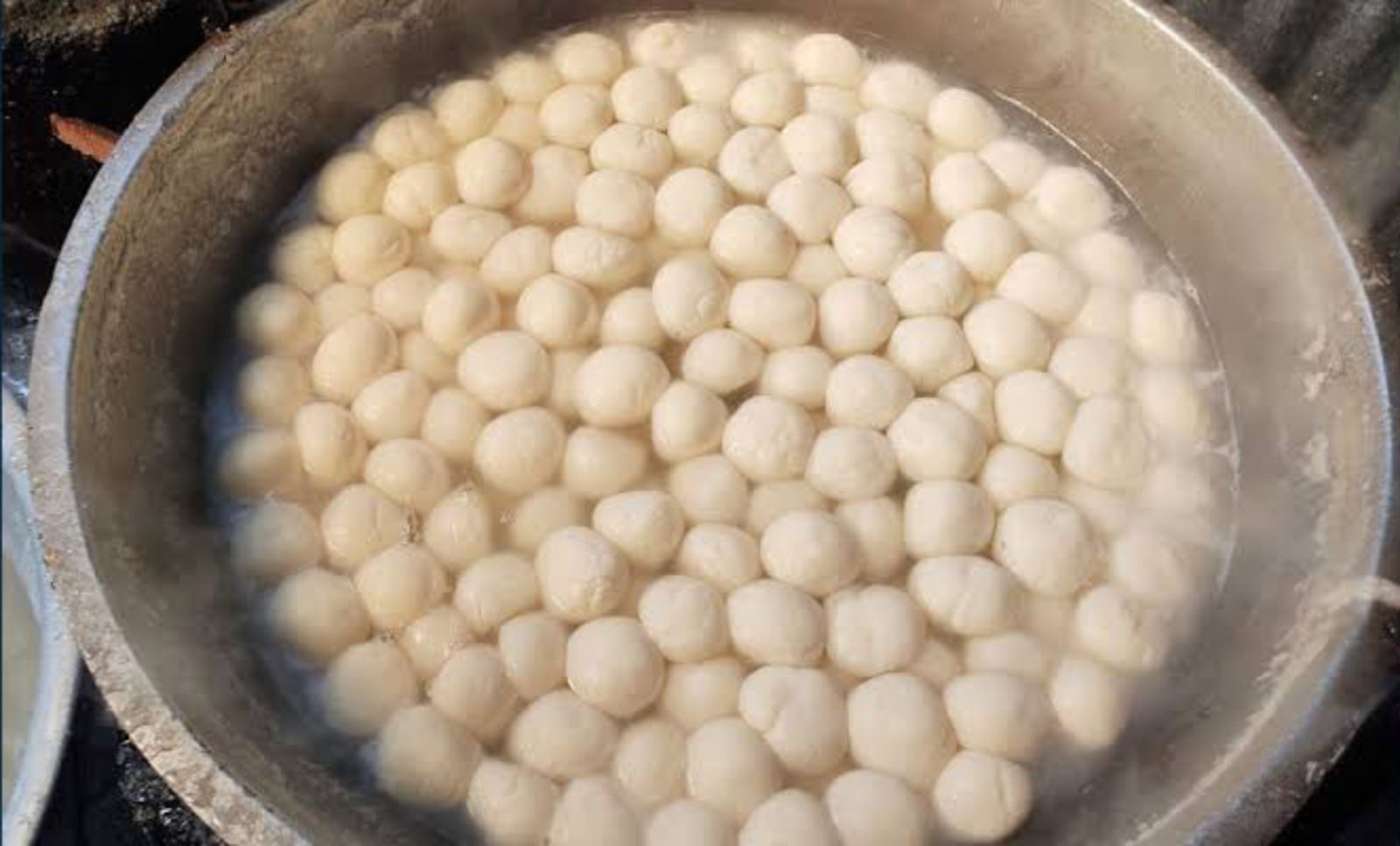 সন্দ্বীপ এর বিনয় সাহার ছানার মিষ্টি, সন্দ্বীপ, চট্টগ্রাম