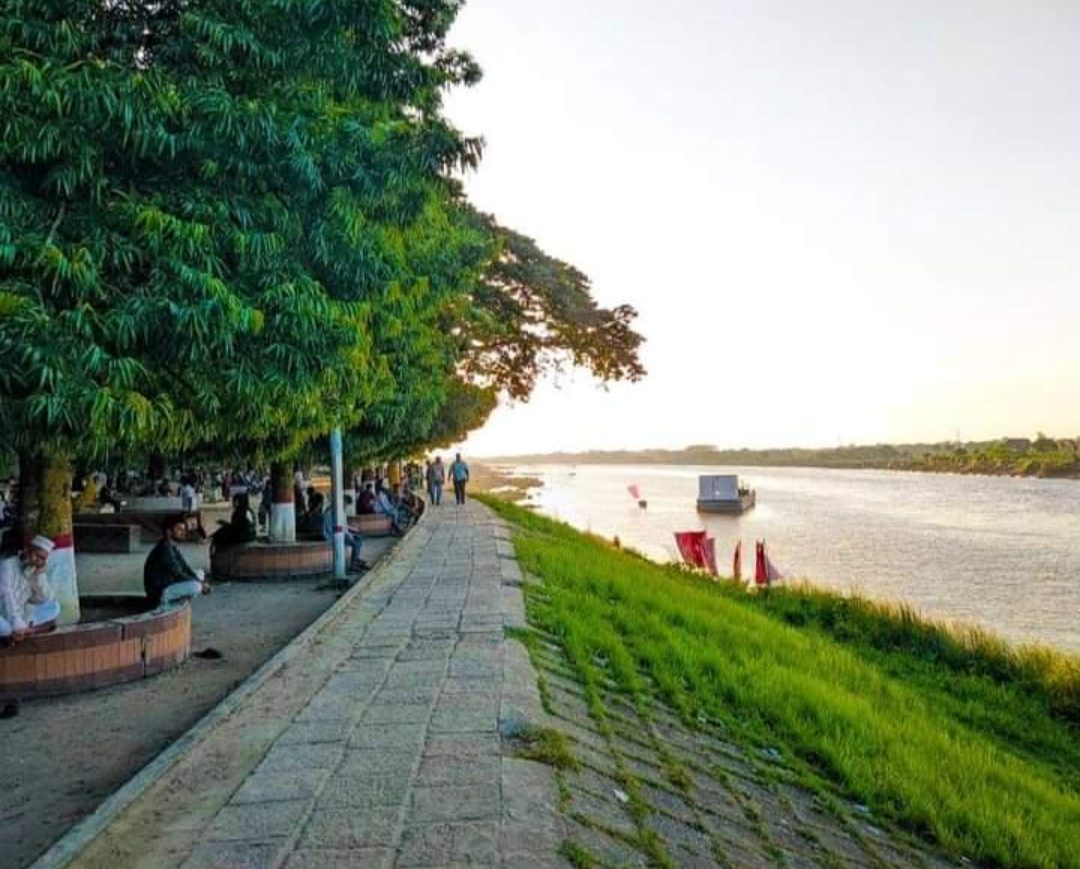 ব্রহ্মপুত্র নদের তীর ও শিল্পাচার্য জয়নুল আবেদিন উদ্যান, ময়মনসিংহ সদর, ময়মনসিংহ