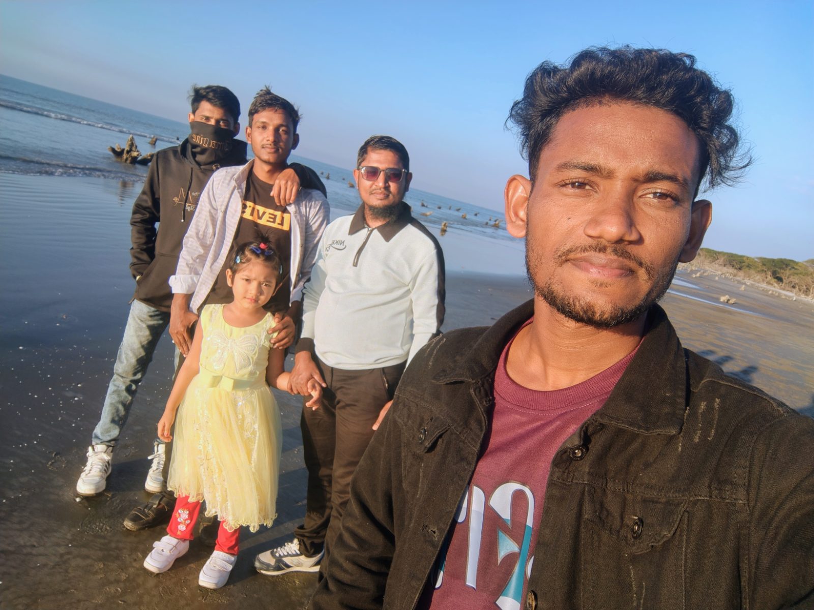 ধুলাসার সি-বিচ: ছবি ৮