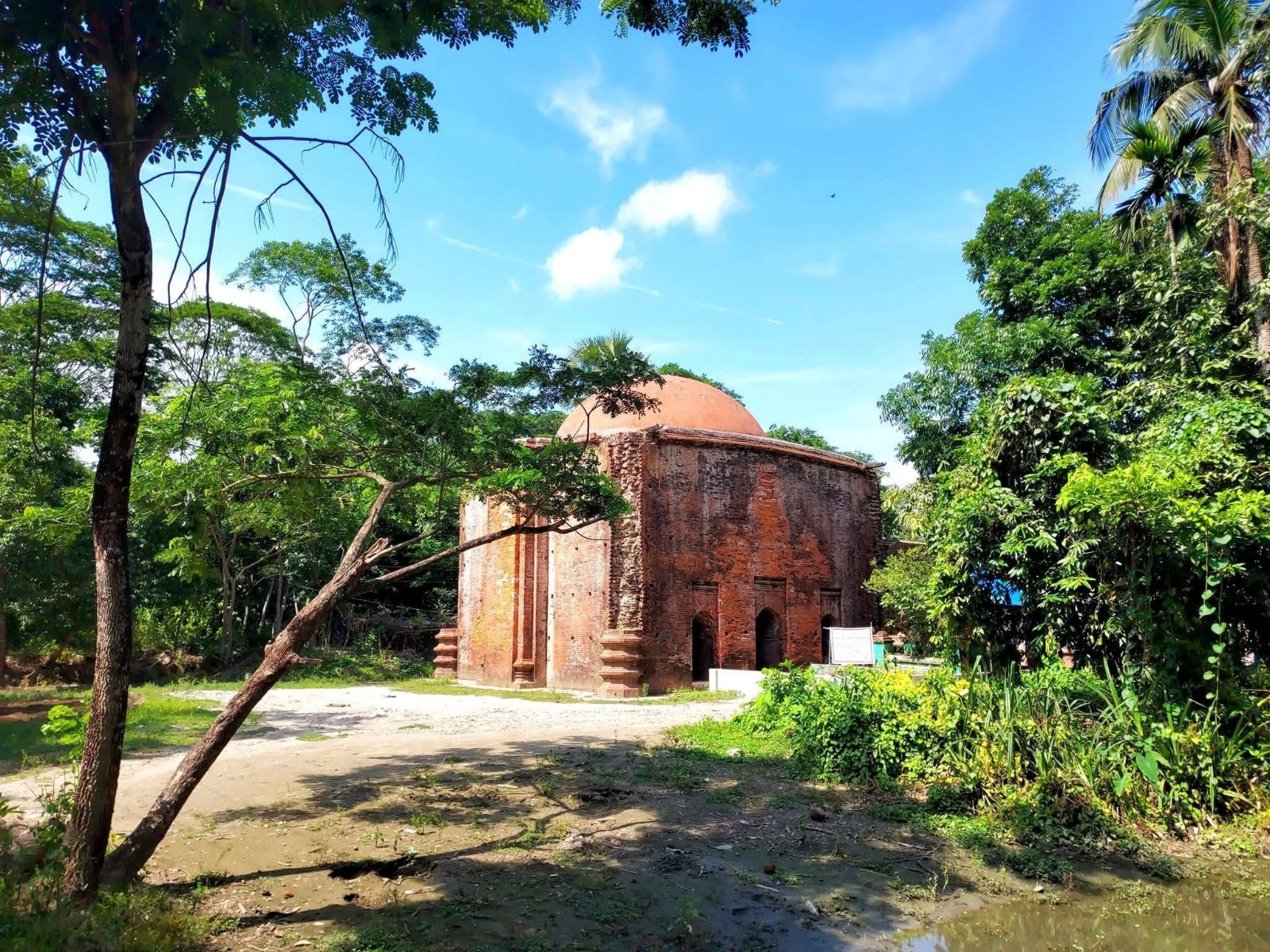 মজিদবাড়িয়া শাহী মসজিদ, উপজেলা: মির্জাগঞ্জ, পটুয়াখালী