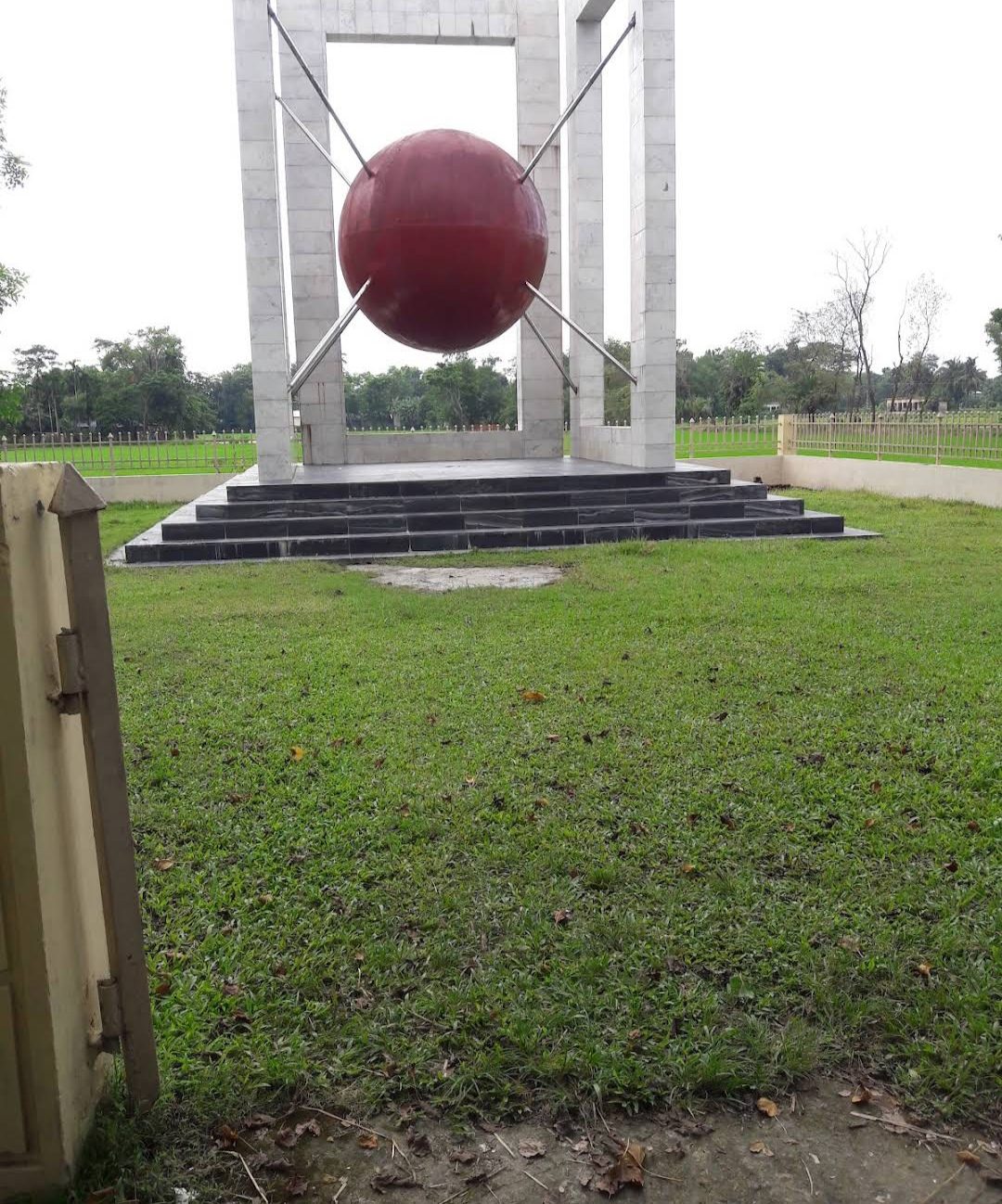 বটতলী শহীদ স্মৃতিস্তম্ভ: ছবি ২