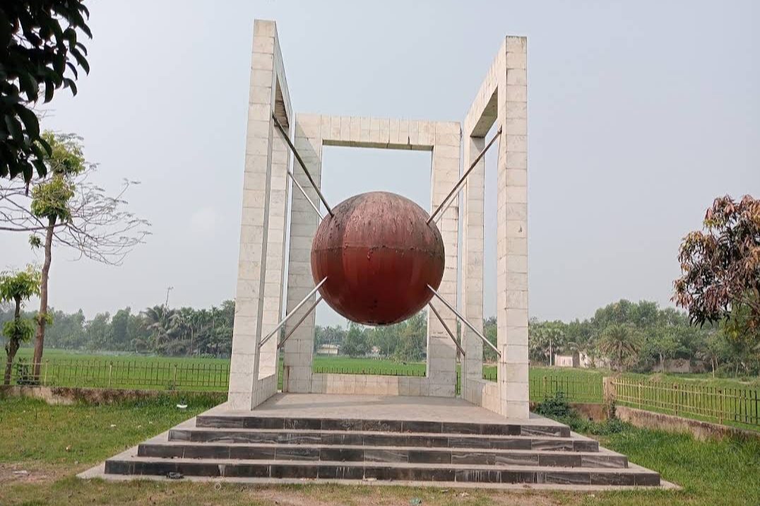 বটতলী শহীদ স্মৃতিস্তম্ভ: ছবি ৪